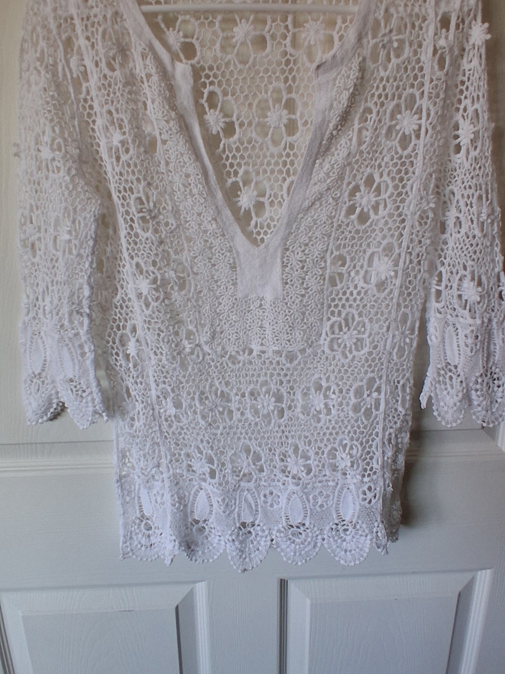 Brittany Black Lace V-Neck Blouse in White Small Like New